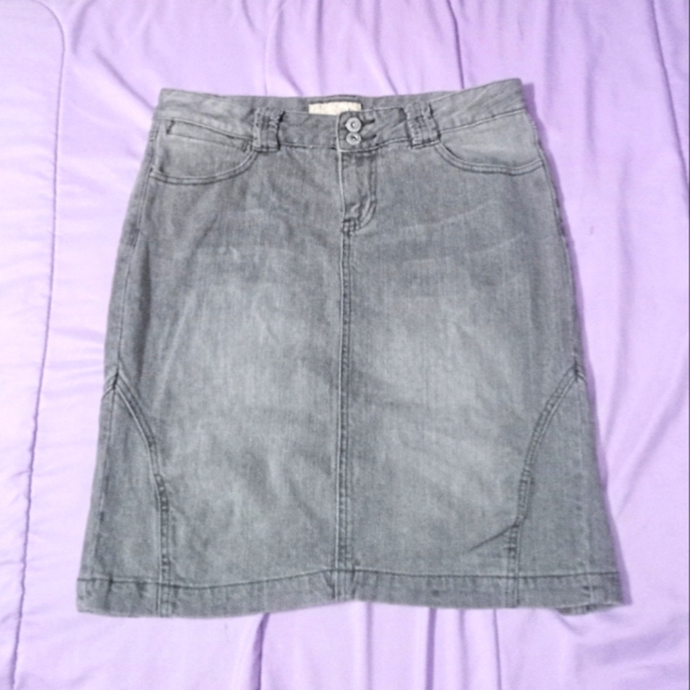 Size 9/10 grey jean skirt